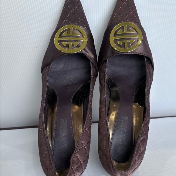 Annebelle Brown Soft Quilted Pumps Gold Emblem On Toe 3.5 Inch Heel S 9 - Picture 10 of 16